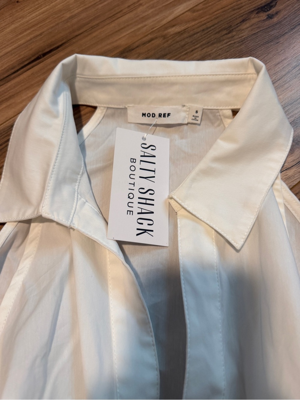 NWT MOD REF White Sleeveless Button-Down Shirt - Picture 3 of 5